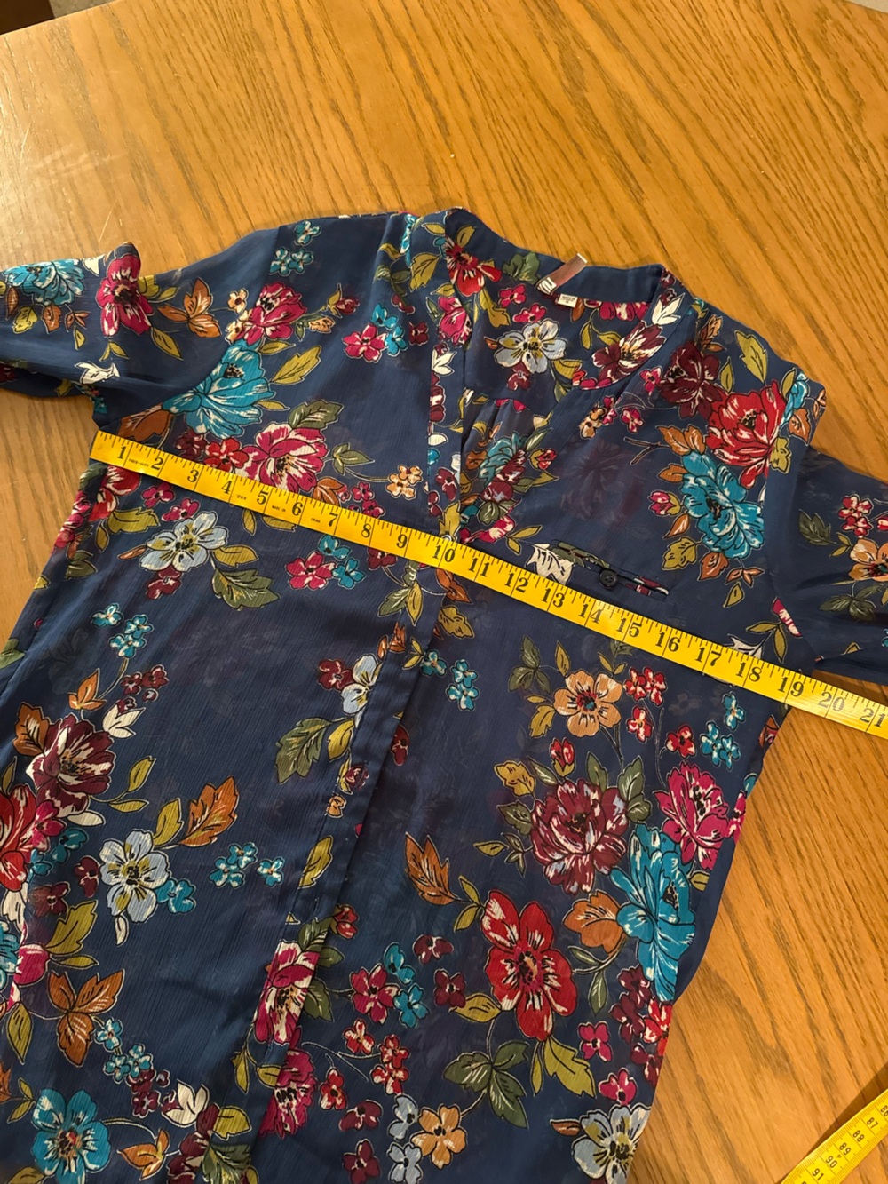 Kut from the Kloth Navy Floral Sheer Button-Front Blouse S - Picture 7 of 9